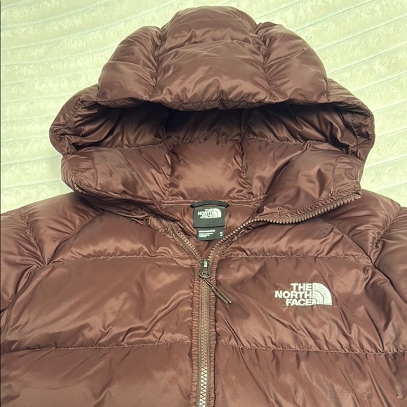 The North Face Chocolate Puffer Jacket - Picture 2 of 10